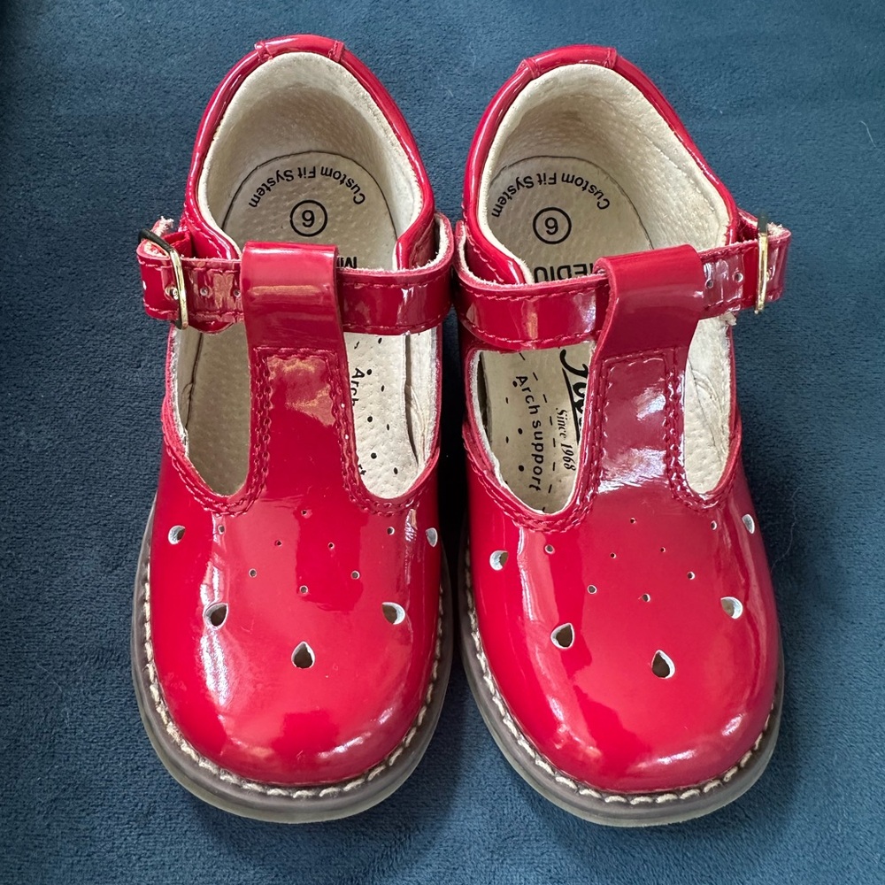 FootMates Shiny Red Mary Jane Style Dress Shoes
